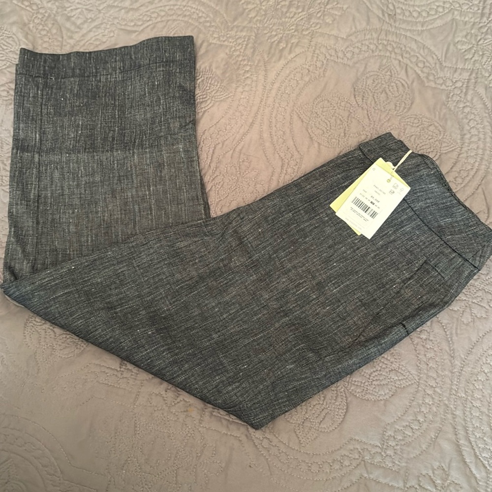 Linen cropped pants. From a sustainable brand in Europe